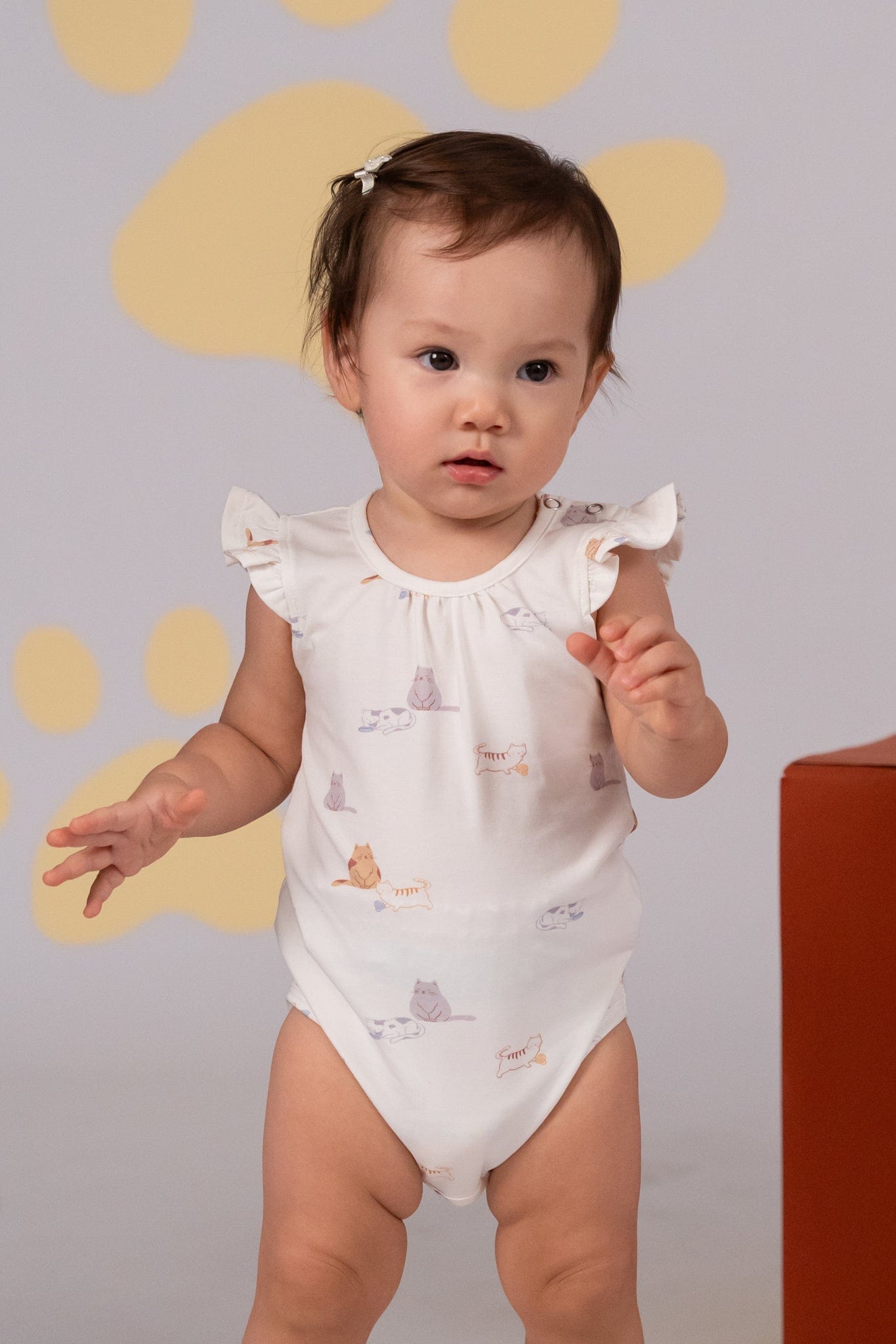 Baby girl in white onesie, DSC03785