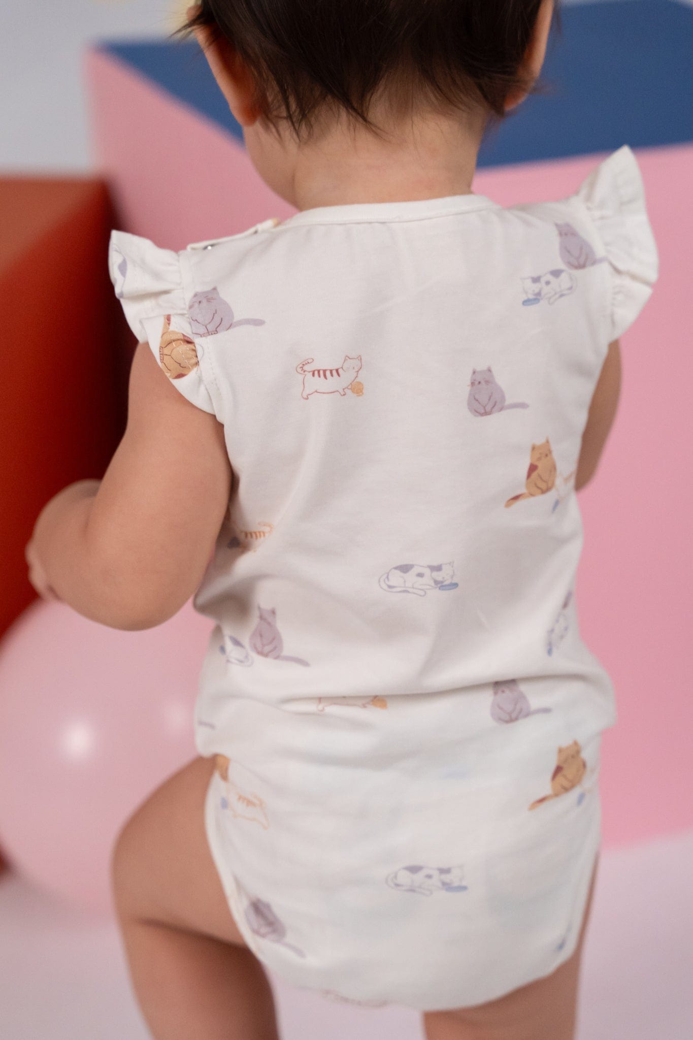 Baby in cat-print onesie, DSC03804