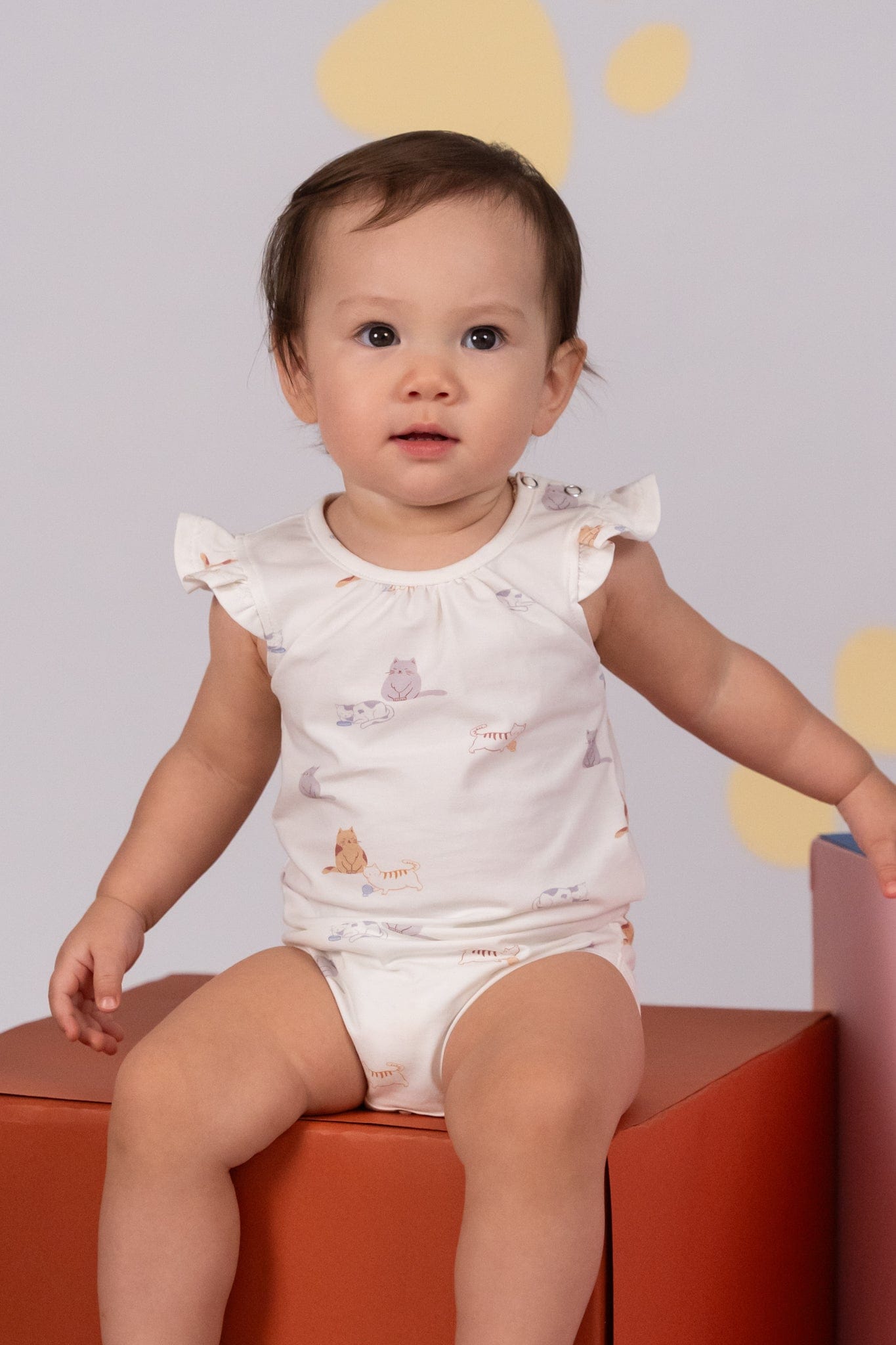 Baby in white onesie, DSC03824