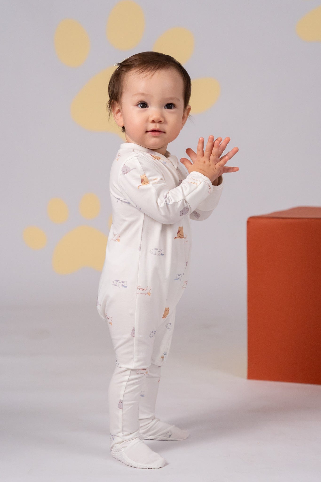 Baby in onesie, DSC03864