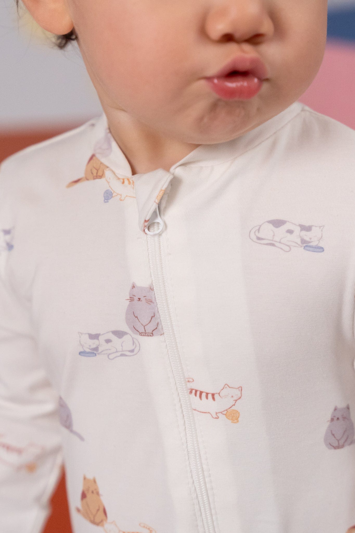 Baby in cat pajamas, DSC03890