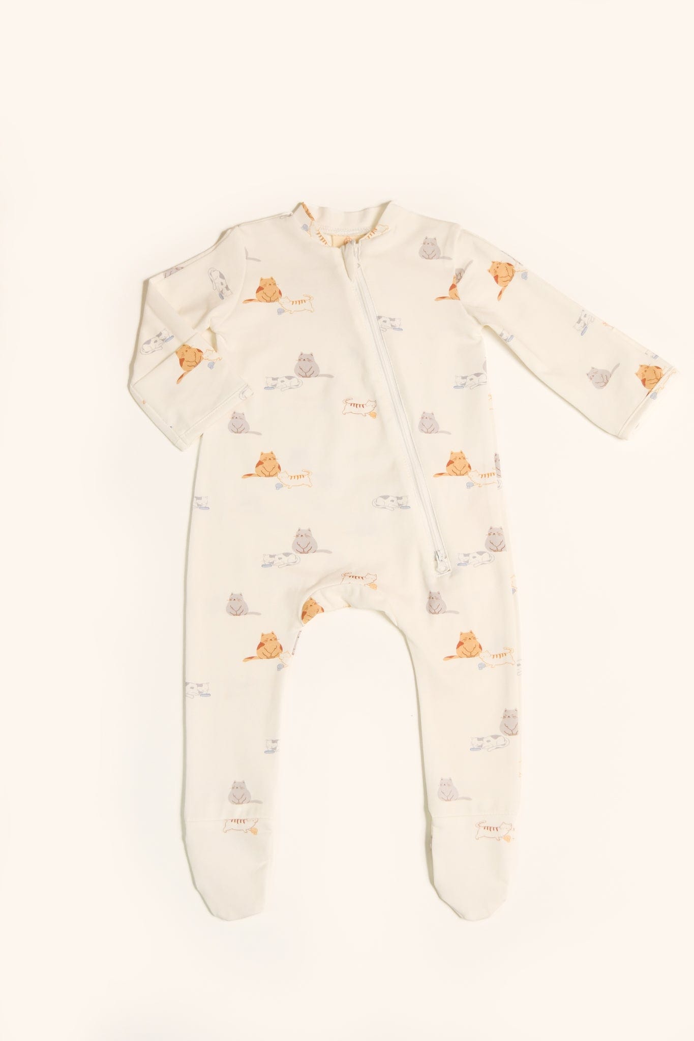 Baby footie pajamas with animal print (DSC_2625)