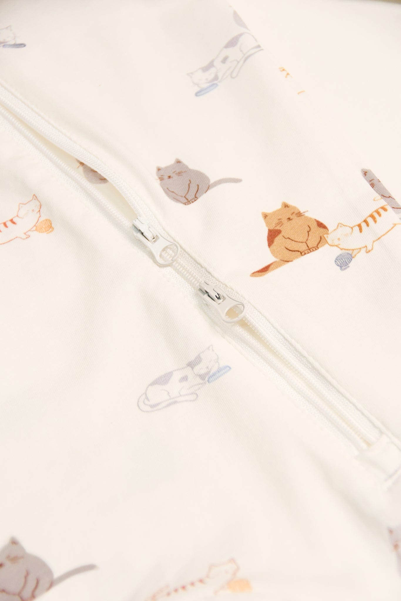 White fabric with cat pattern and zipper