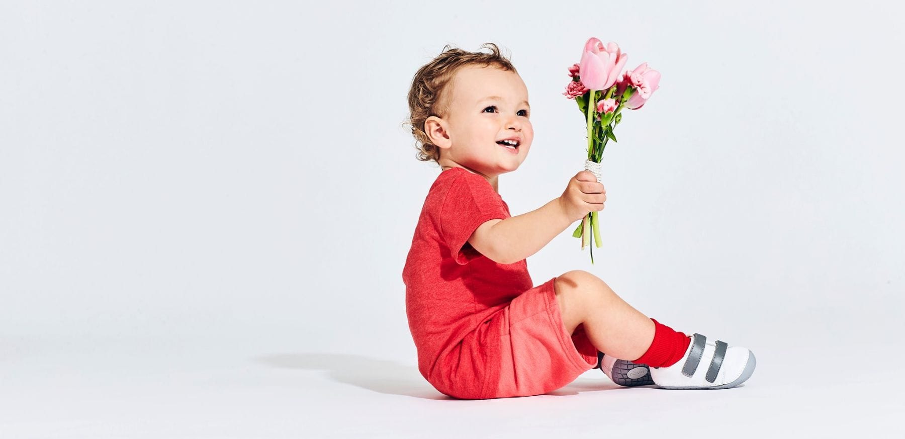 Old Soles baby with flowers, desktop background