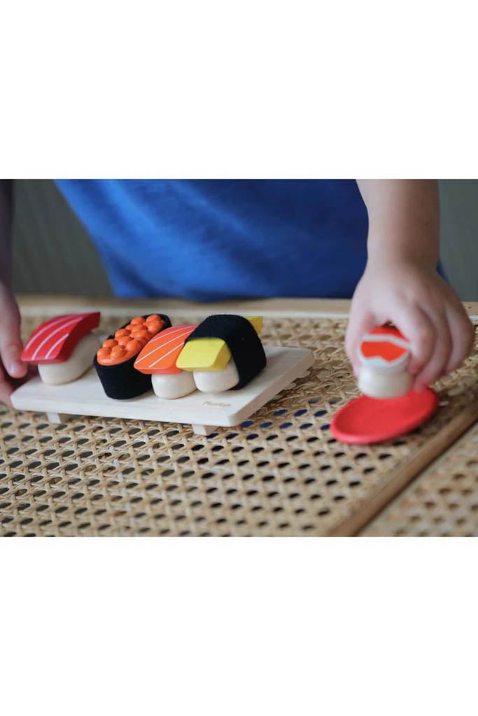 Sushi Set (Kids picking up sushi)