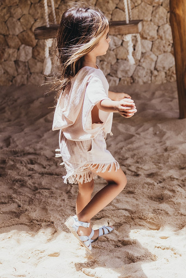 Beach Club Sophie in pale blue plays on the sand