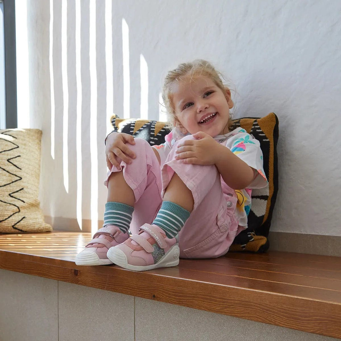 Biomecanics girl smiling in shoes, gallery 5