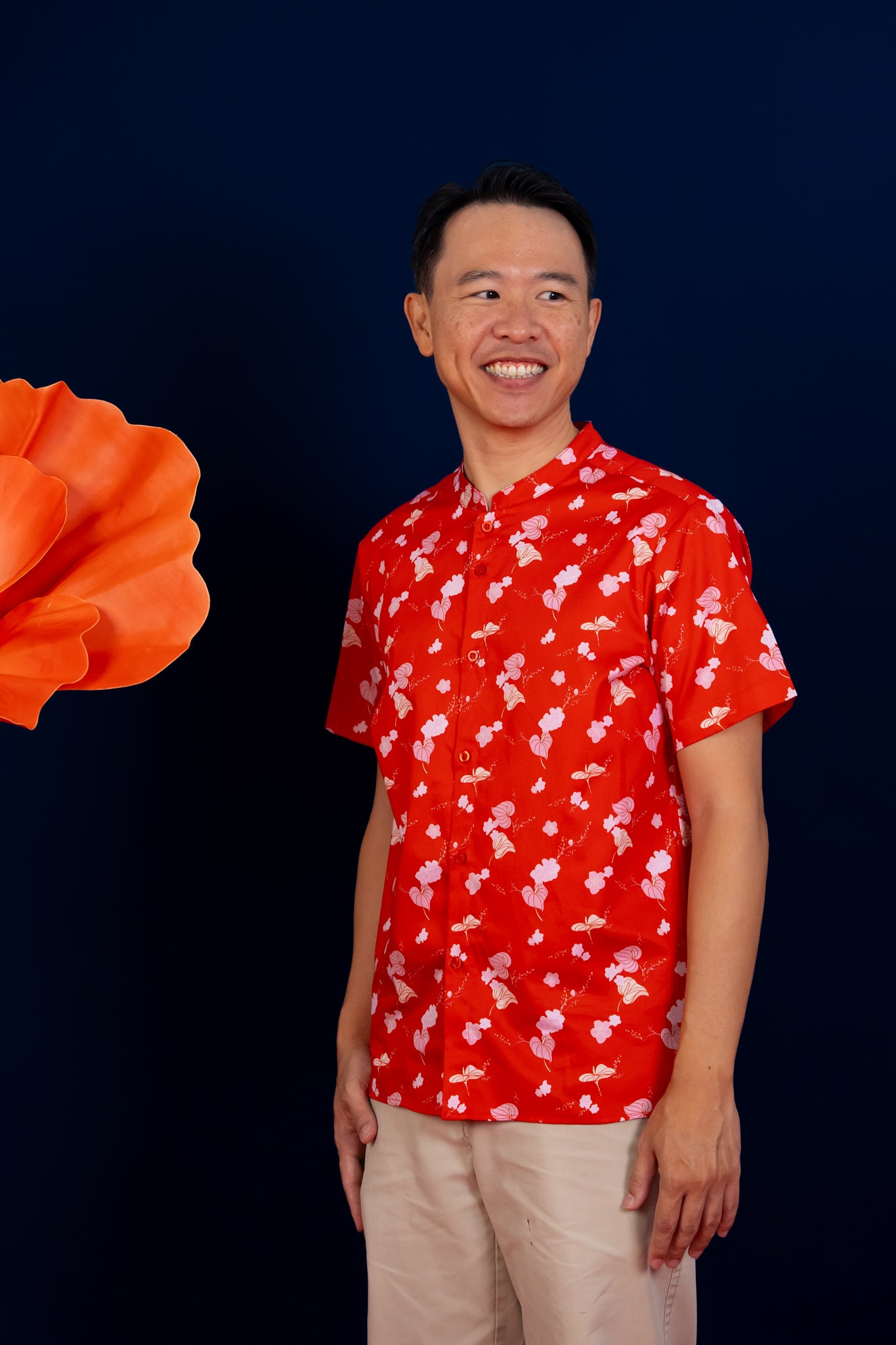 Men&#39;s Mandarin-collared Shirt -  Red Blossom Lily