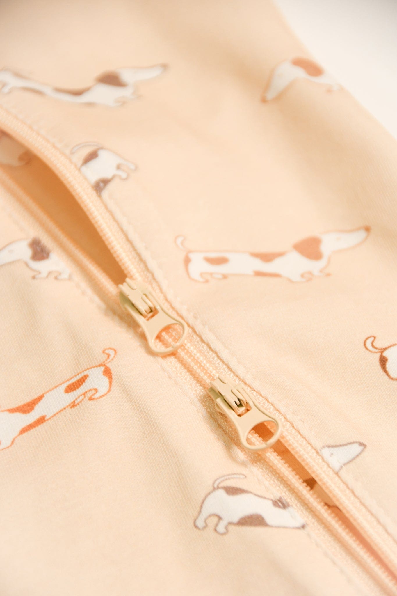 Dachshund print fabric detail with zipper (DSC_2651)