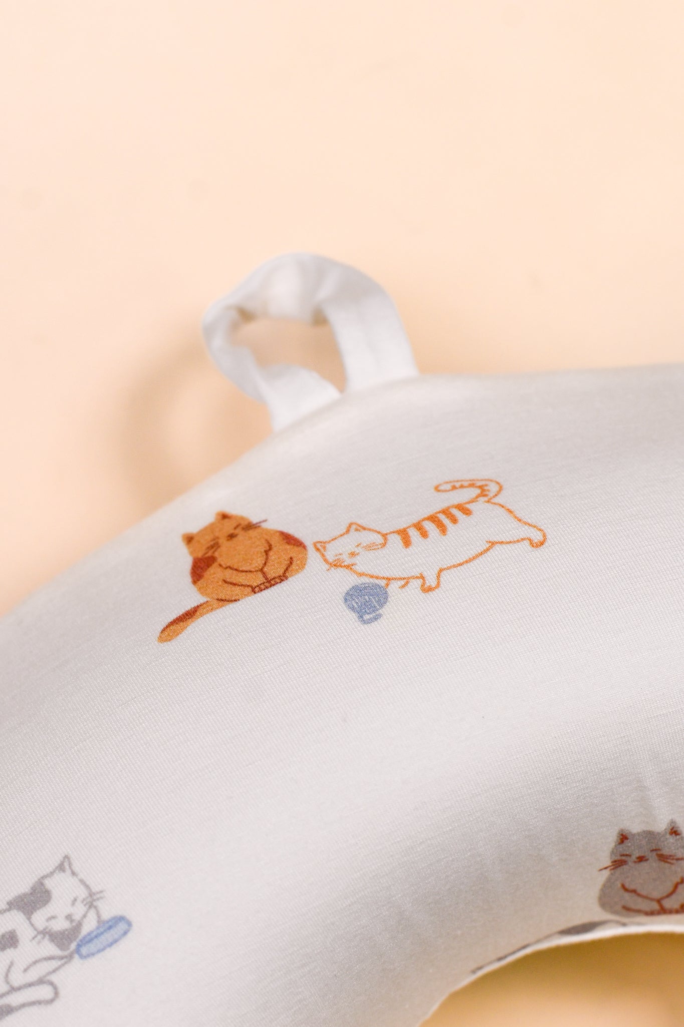 Snuggle Neck Pillow - Sleepy Cats