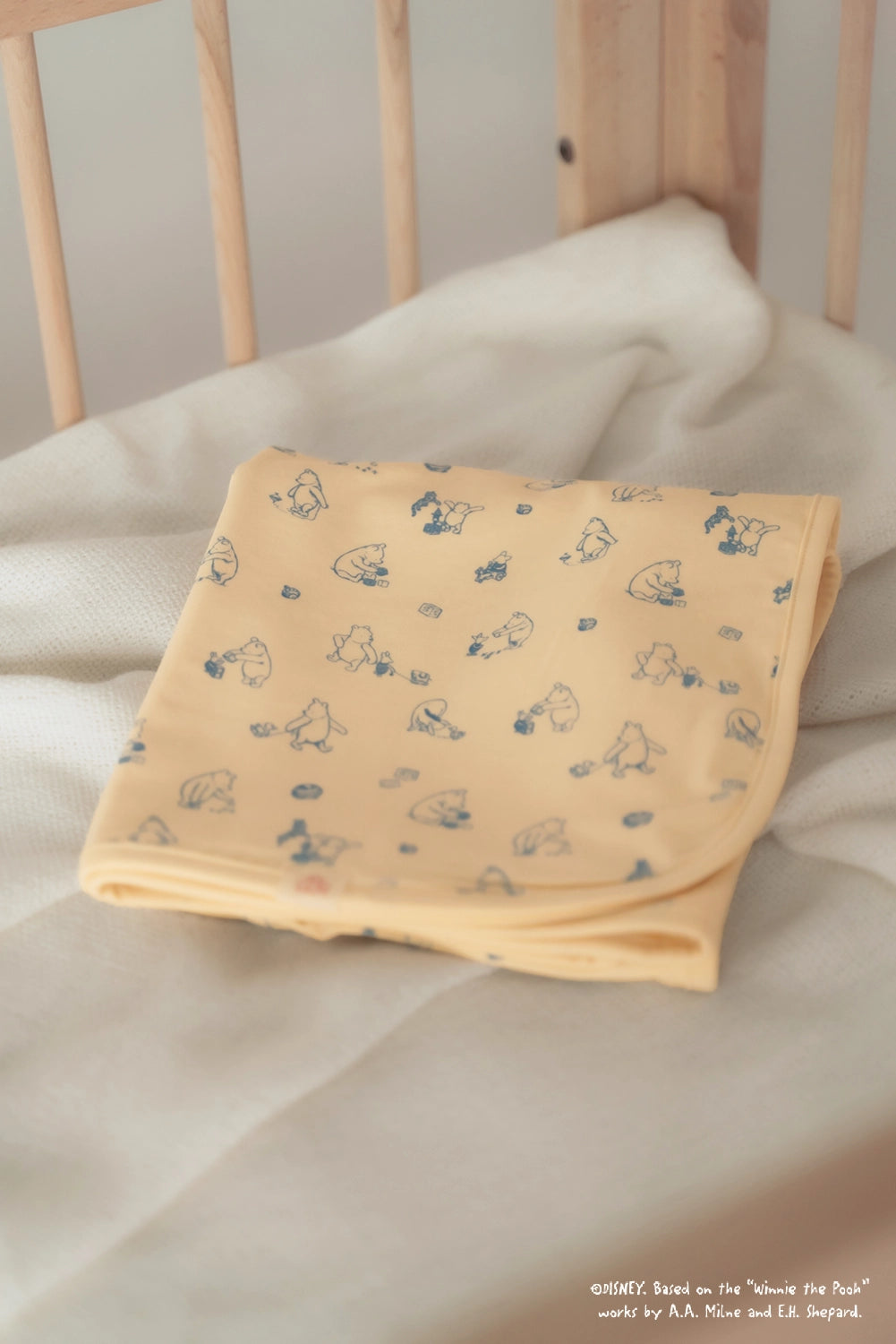 Jersey Blanket - blue Playtime Pooh folded
