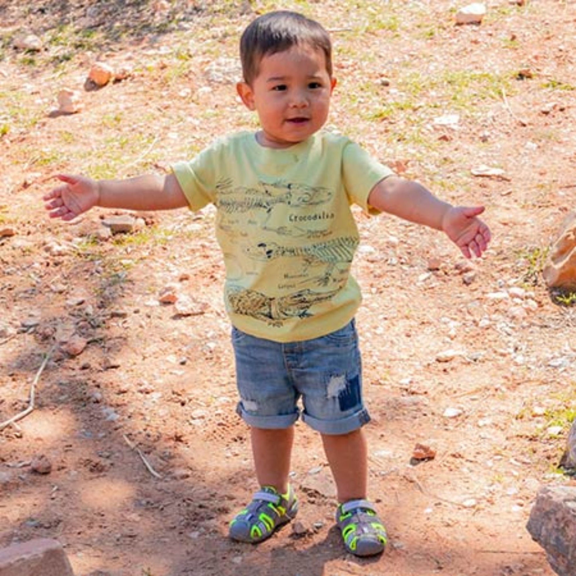 Child with arms outstretched in pedipedsaharagallery5