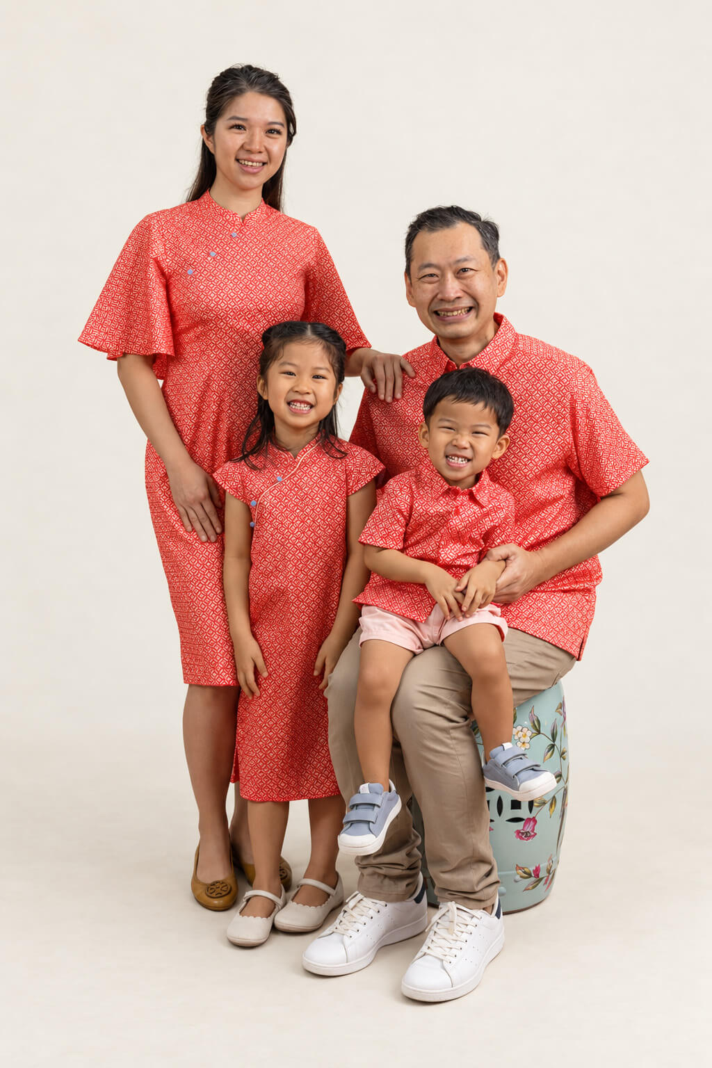 Peach Red Mosaic family set sitting