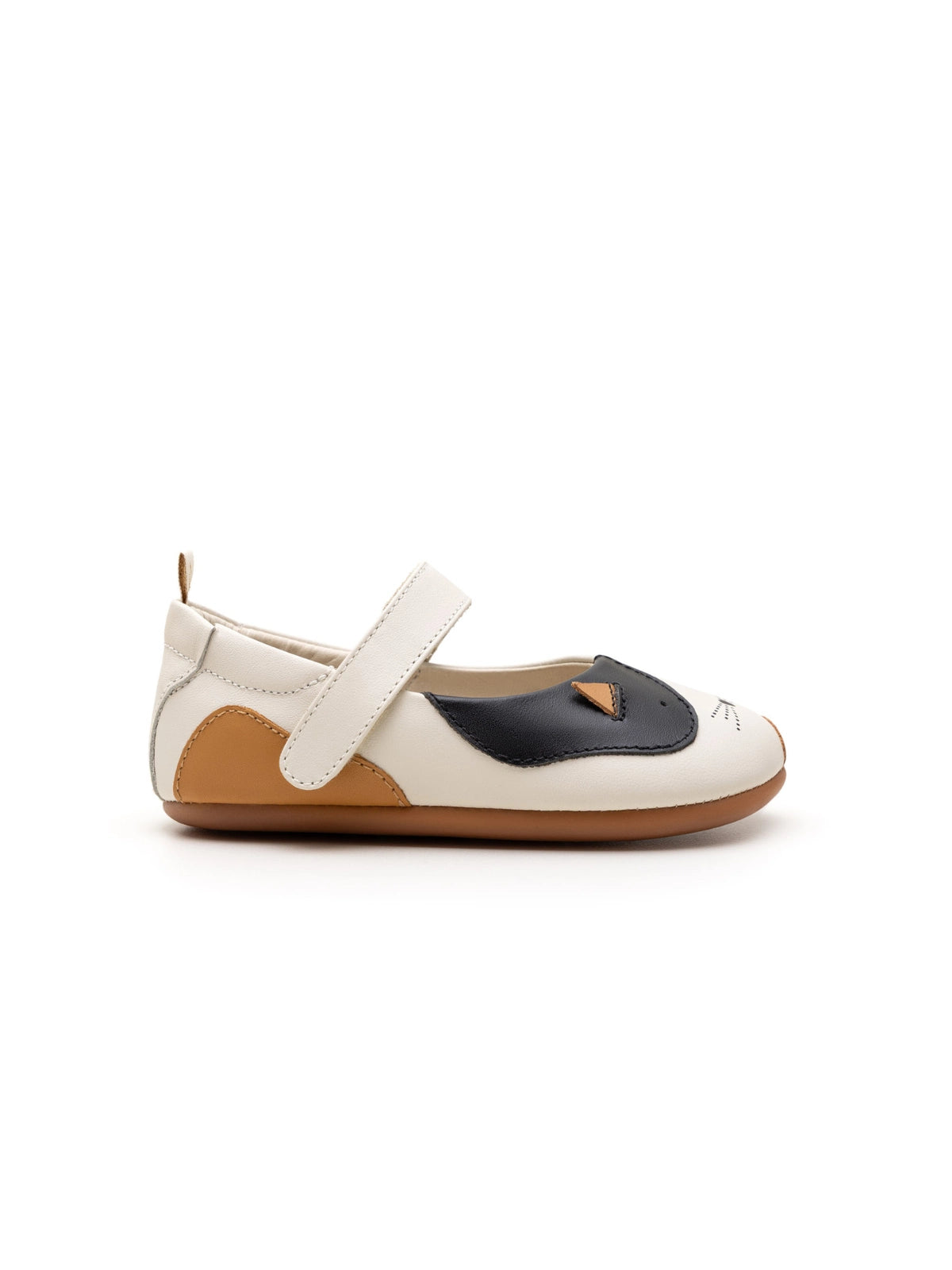 Side profile of the baby Kitten Mary Jane in Tapioca, showing the Hay brown heel accent and slim ergonomic sole.
