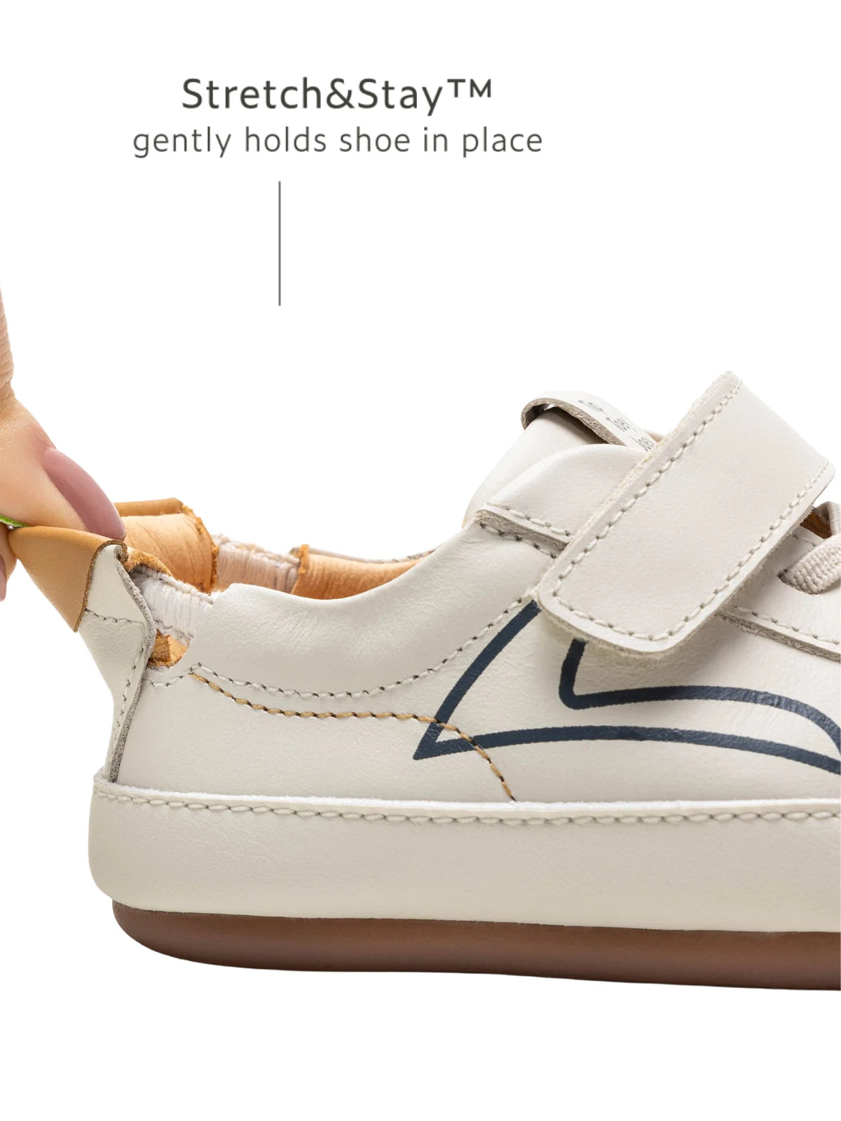 Close-up of the Stretch & Stay elastic heel on the baby Outline sneaker for a secure and easy fit.