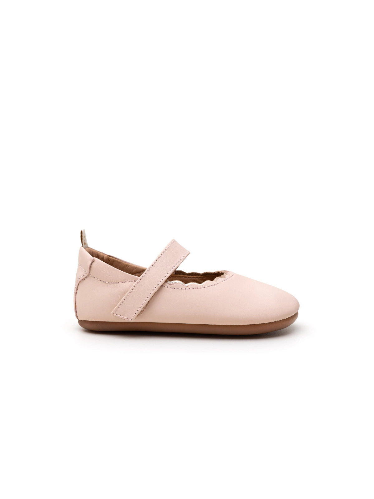 Side profile of the baby Roundy shoe in pink leather, highlighting the slim, flexible rubber flat sole.