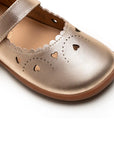 Close-up of the Stretch & Stay elastic heel on the metallic salmon kids shoe for a secure and easy fit.