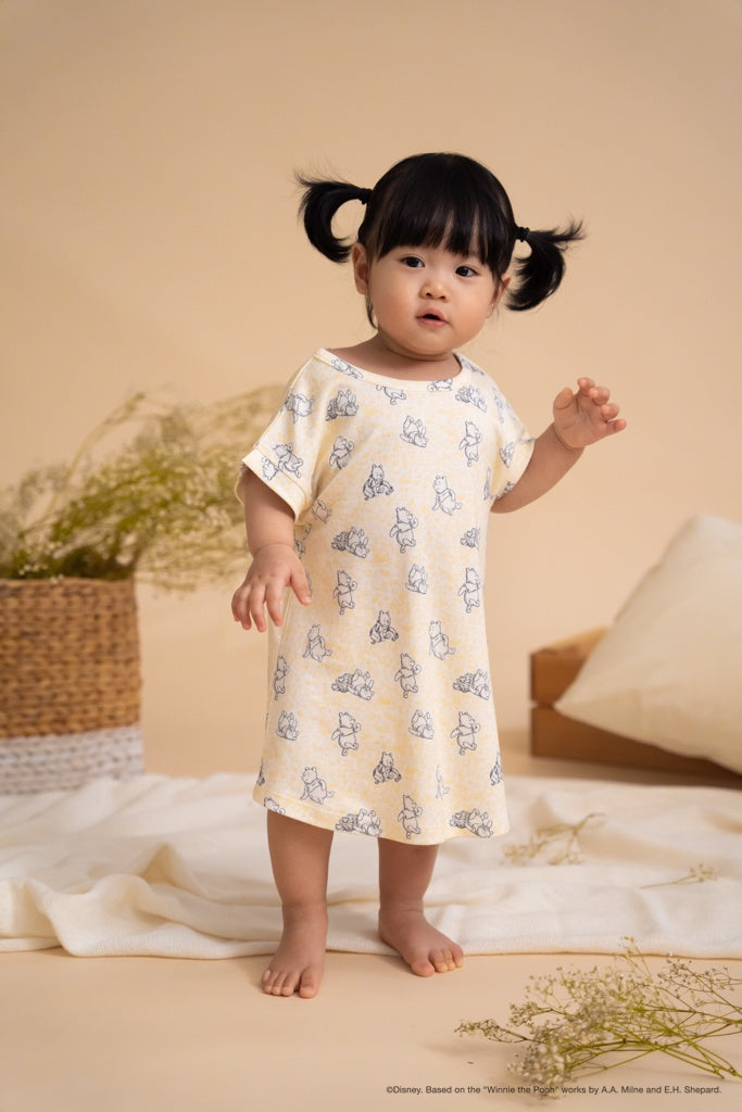 Girl&#39;s Nightgown Yellow Hunny Pooh standing