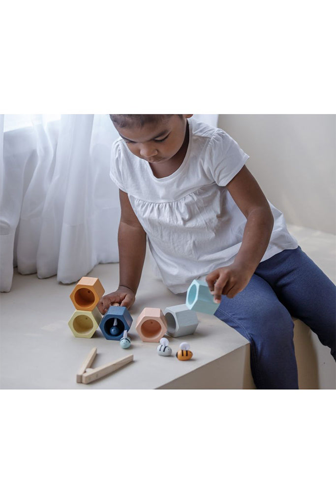 Plan Toys - Beehives (Playing)
