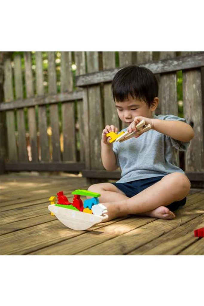 Plan Toys - Balancing Boat (Playing)